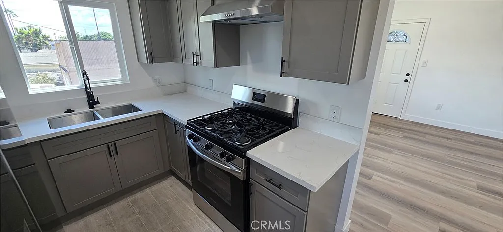 2 bed, 800 sqft, $2,500 — Photo 1