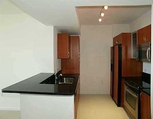 5th image of 18800 NE 29th Ave APT 410
