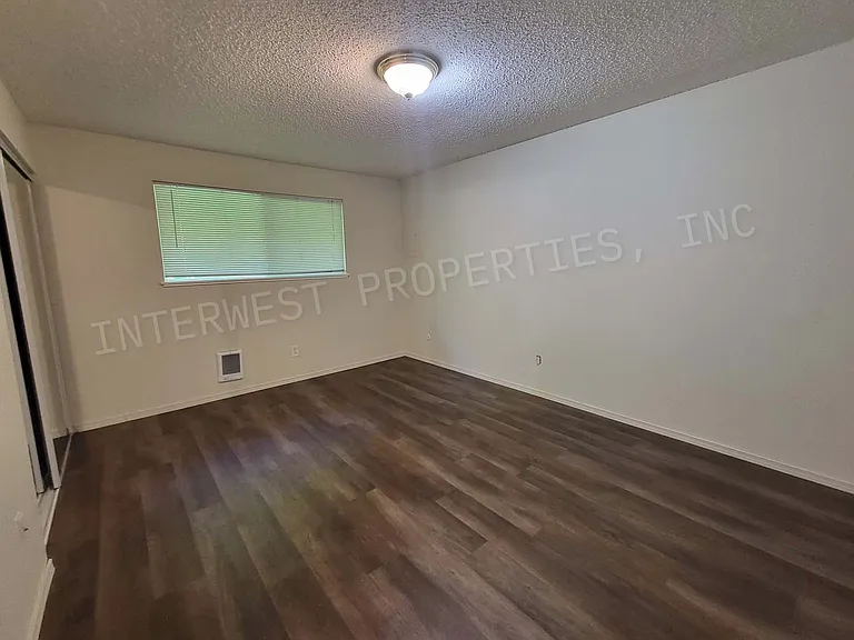 4700 Falls View Ave #8 — Photo 9