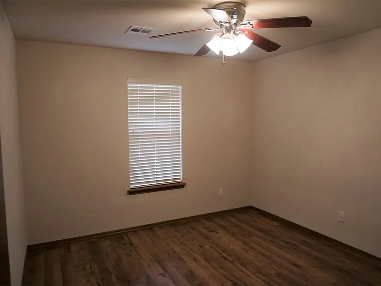 9601 Crooked Creek Ln — Photo 8
