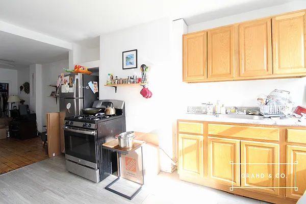 Rented by Grand & Co. | media 12