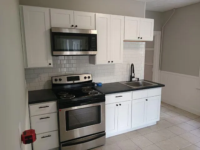 24 Pocasset Ave #1R