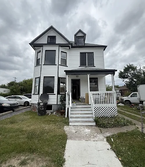 553 Owen St — Photo 1