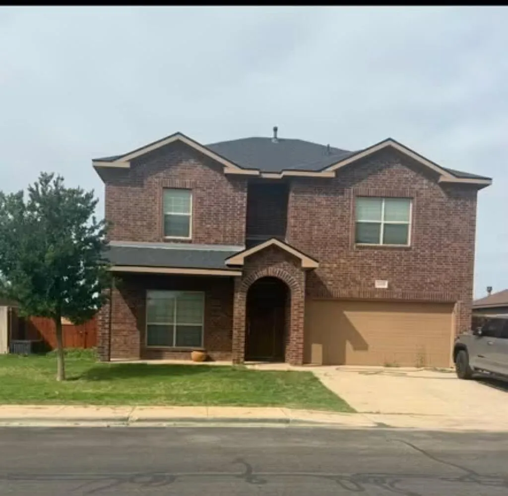 4 bed, 2.5 bath, 3011 sqft, $3,200 — Photo 1
