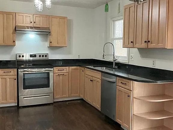 3rd image of 229 Washington St