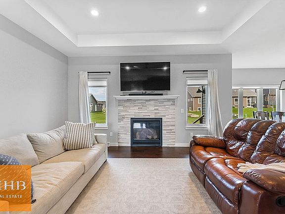 3rd image of 1024 Peterson Dr
