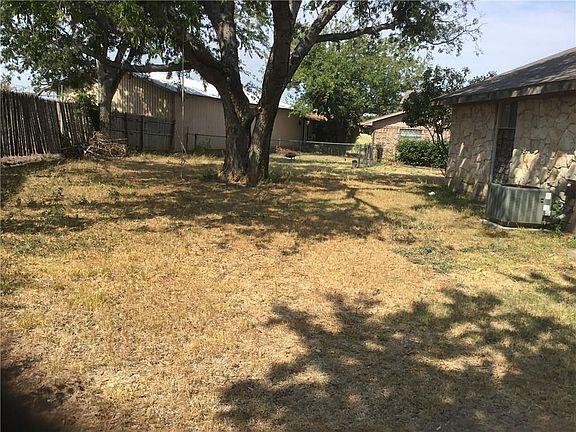 3rd image of 1302 Walters Dr