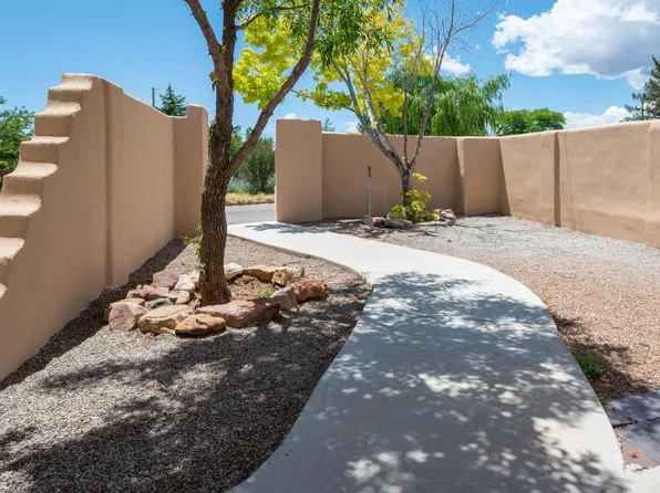 993 Calle Katarina, Santa Fe, NM 87505