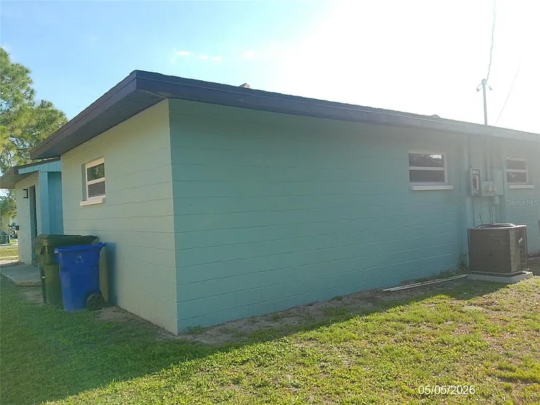920 W Carole St — Photo 14