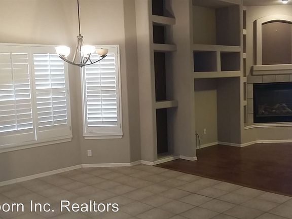 5th image of 806 Elsa Ct