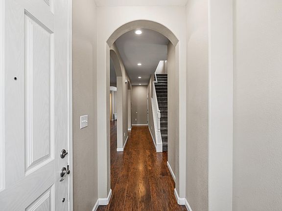 4th image of 706 Anne Marie Way