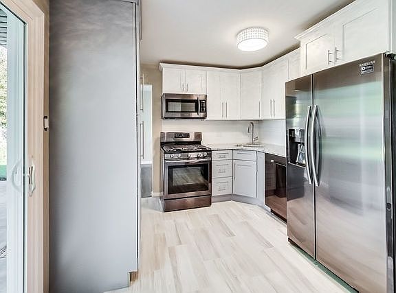 4th image of 1190 Lexington Dr