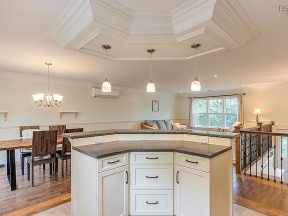 4th image of 1052 Meadowvale Rd