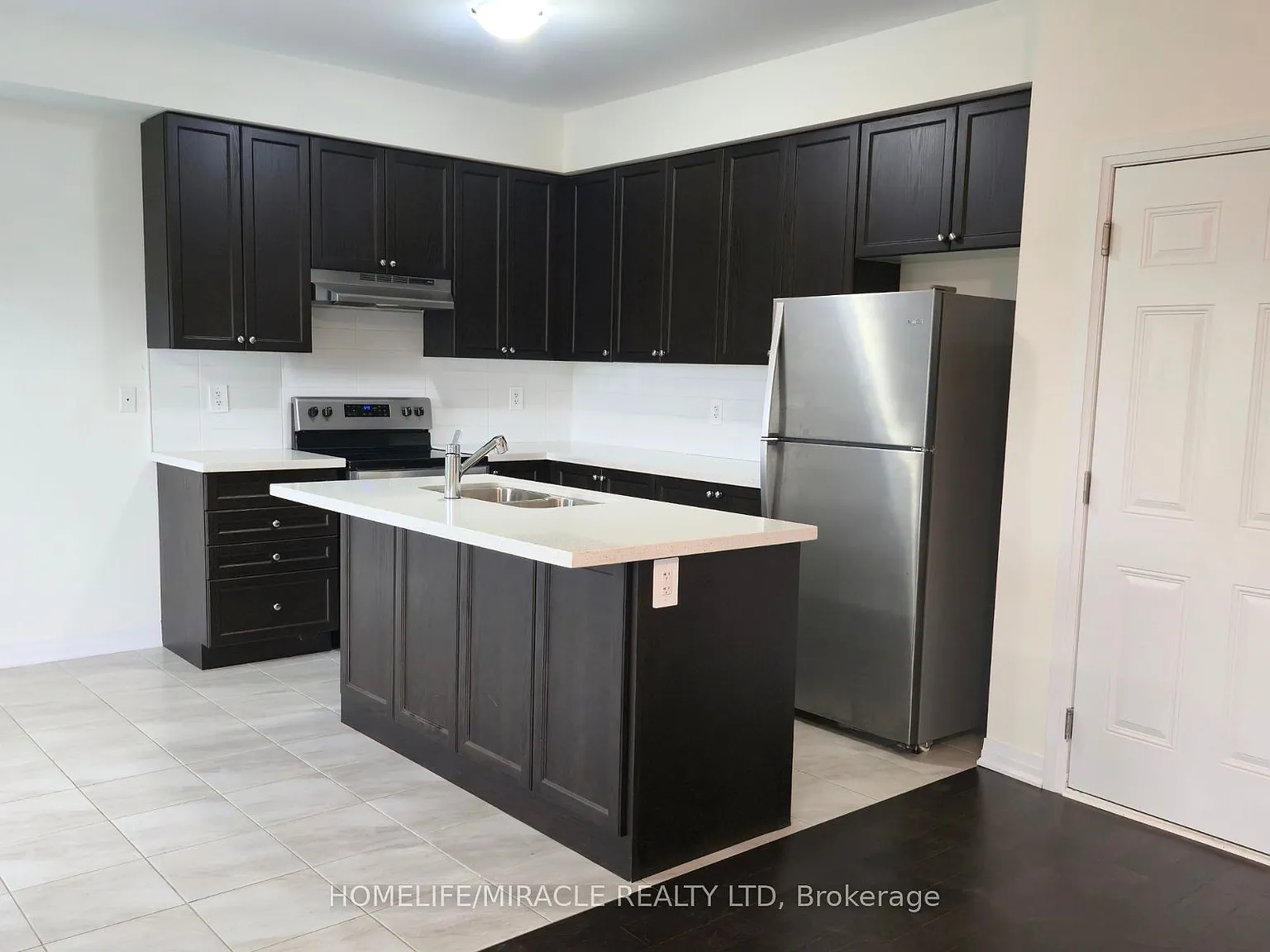 3 bed, $2,950 — Photo 2