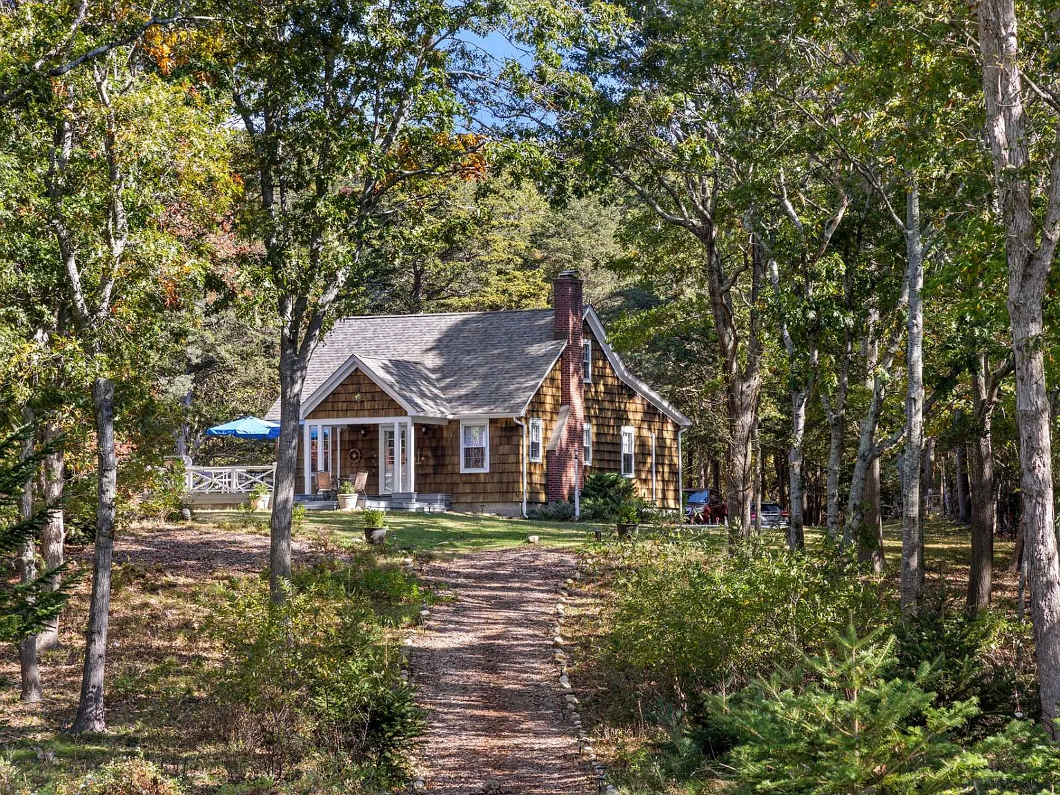 Three Mile Harbor Waterfront Cottage — Photo 2