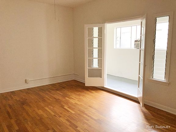 5th image of 356 N Orange Grove Ave