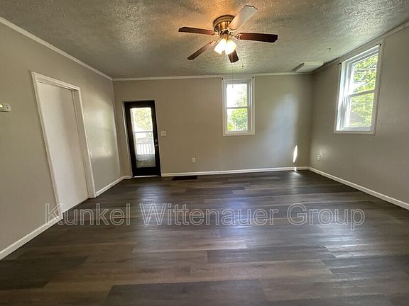 5th image of 413 N Center St