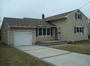 5 Palm Rd, Bay Shore, NY 11706