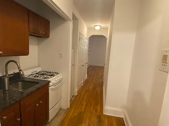 4th image of 5 E 67th St #1CA