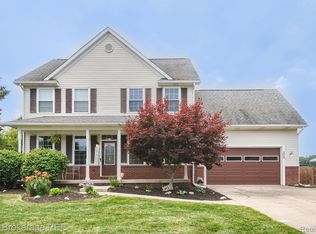 204 Brookside Dr, Flushing, MI 48433