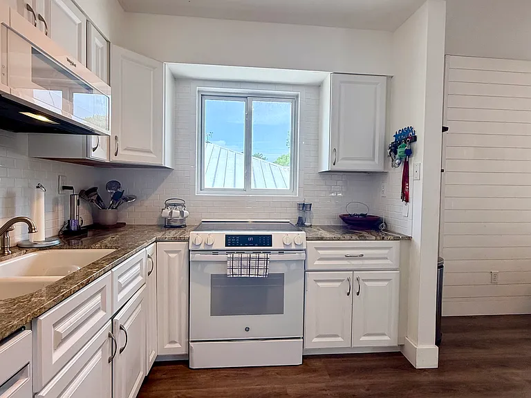 103 Marina Ave — Photo 6