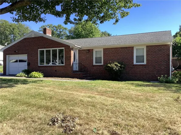 25 Fernbrook Dr, Cranston, RI 02920