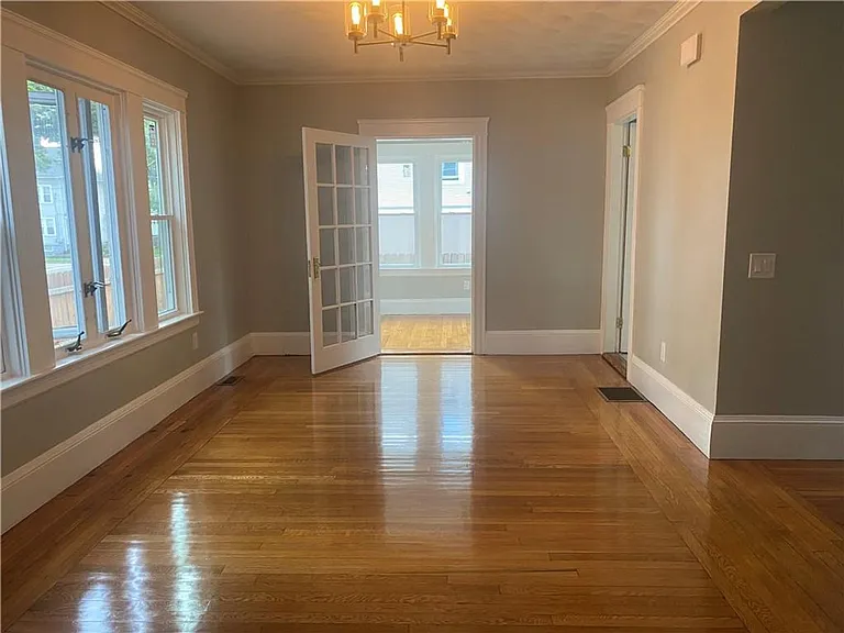 160 California Ave — Photo 6