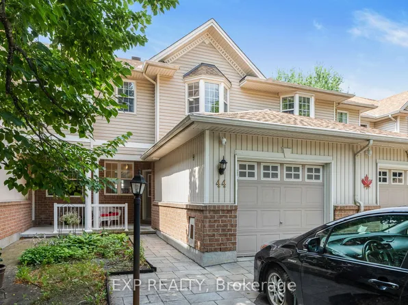 44 Tobermory Cres, Ottawa, ON K2K 3M4