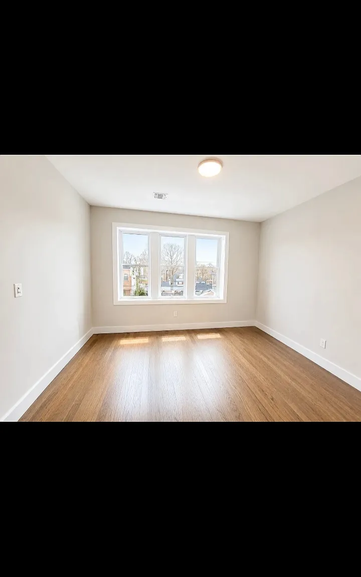 3 bed, $2,050 — Photo 2