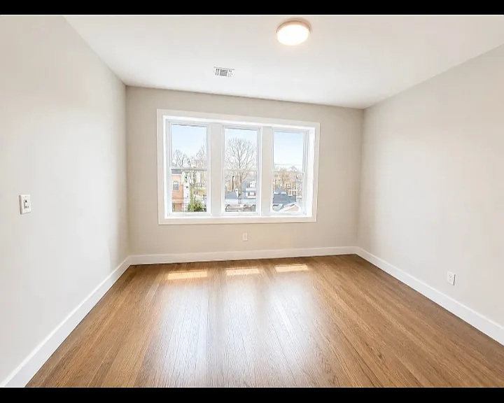 535 Hawthorne Ave #203L — Photo 2