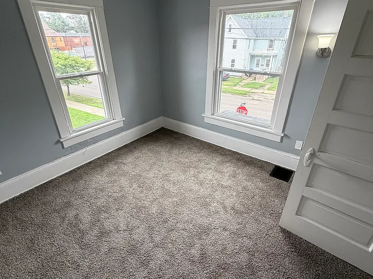 1035 Cherry Ave NE — Photo 8
