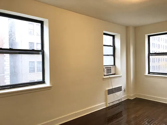 Rented by Mogul Real Estate Services | media 16