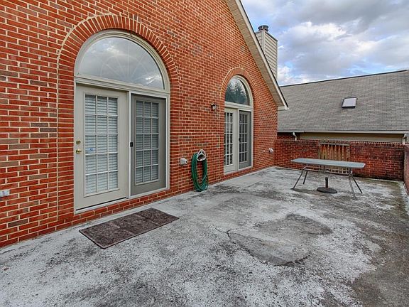 2nd image of 429 Creekview Ln
