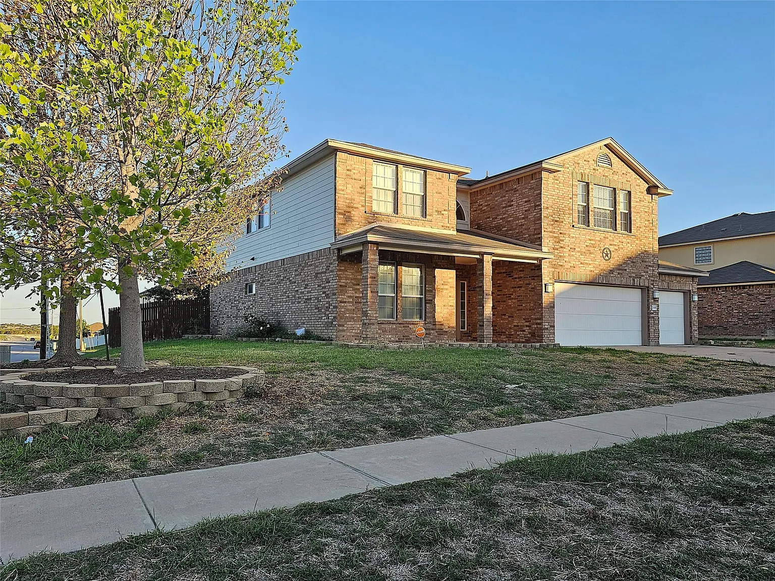 5 bed, 3263 sqft, $2,650 — Photo 1