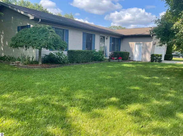 2002 Mackenzie Ln, Mount Pleasant, MI 48858