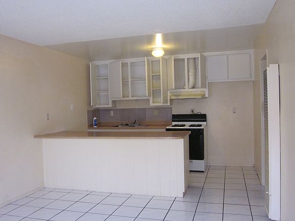 3rd image of 24237 Postal Ave APT 5