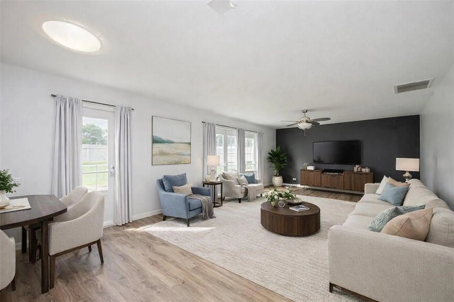 4 bed, 2.5 bath, 2744 sqft, $2,200 — Photo 3