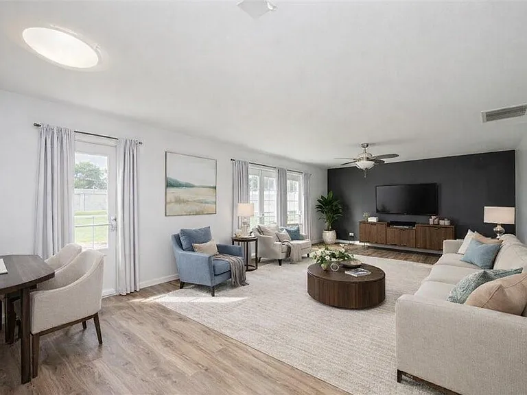 2534 Halstead Dr — Photo 3