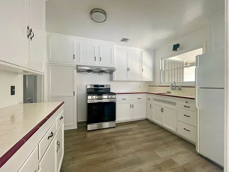 9161 Fortson Dr — Photo 3