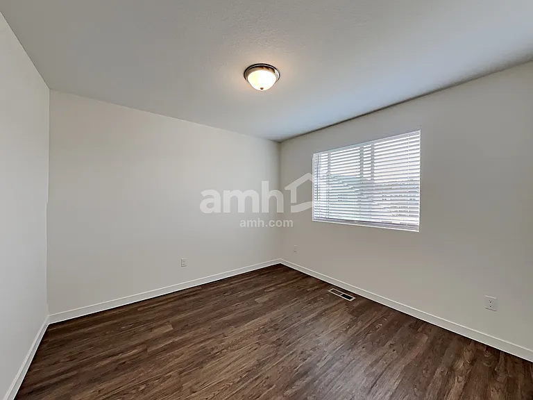 1011 NE 12th Cir — Photo 13