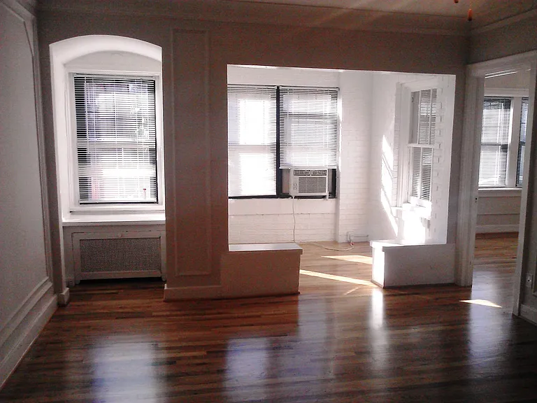 Rousseau and Cezanne Apartments — Photo 23
