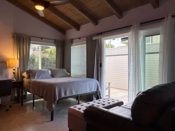 7183 Koamano St, Honolulu, HI 96825