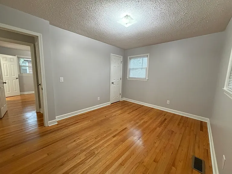 818 Lynwood Dr — Photo 14