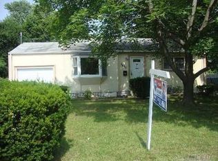 1665 Manatuck Blvd, Bay Shore, NY 11706