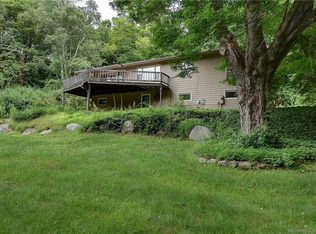 21 Carriage Ln, Roxbury, CT 06783