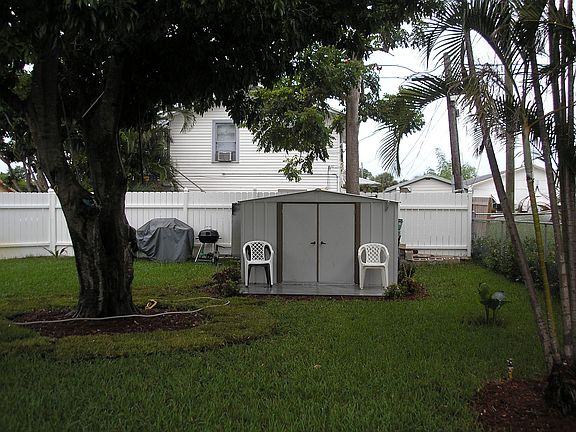 BACK YARD SHED