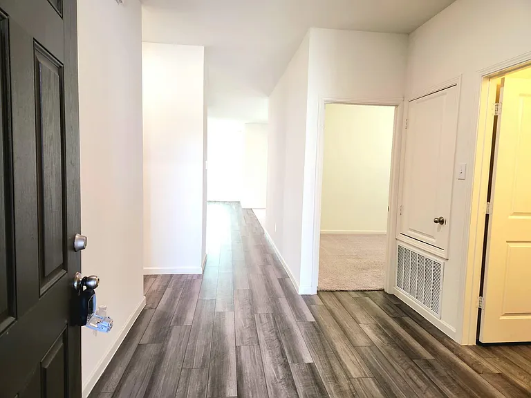 724 Crestridge Dr — Photo 3