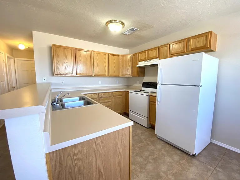 2 bed, 1.0 bath, 900 sqft, $1,195 — Photo 6