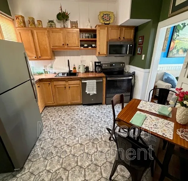 547 E Macon St — Photo 11