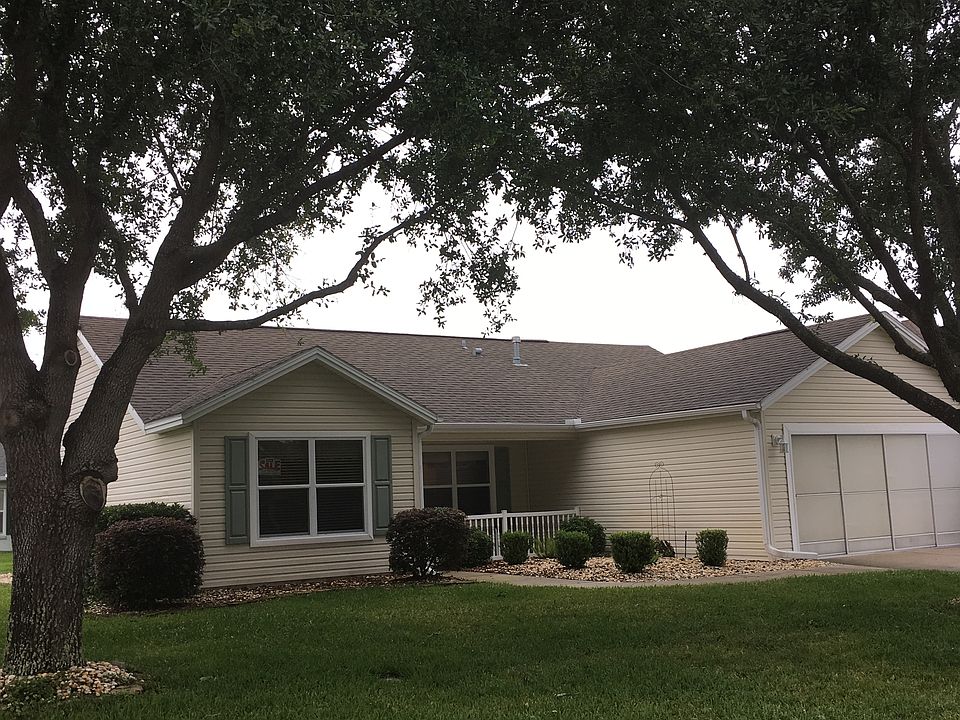 Front of home, spacious lot